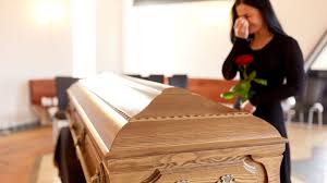 Study reveals lasting financial impact of parental death in adulthood